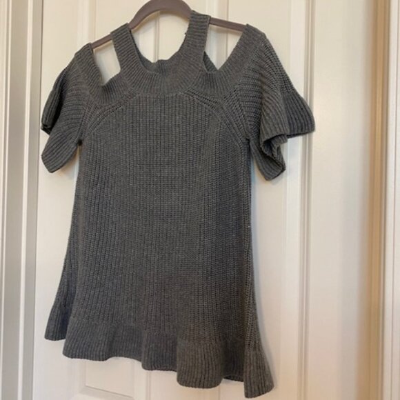 dRA Los Angeles Cold Shoulde r Short Sleeve Sweater Gray Size S - Picture 2 of 11